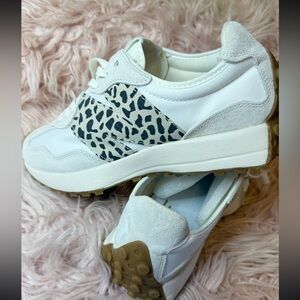 New Balance 327 Seaselt Leapord print
Size 6 1/2 new